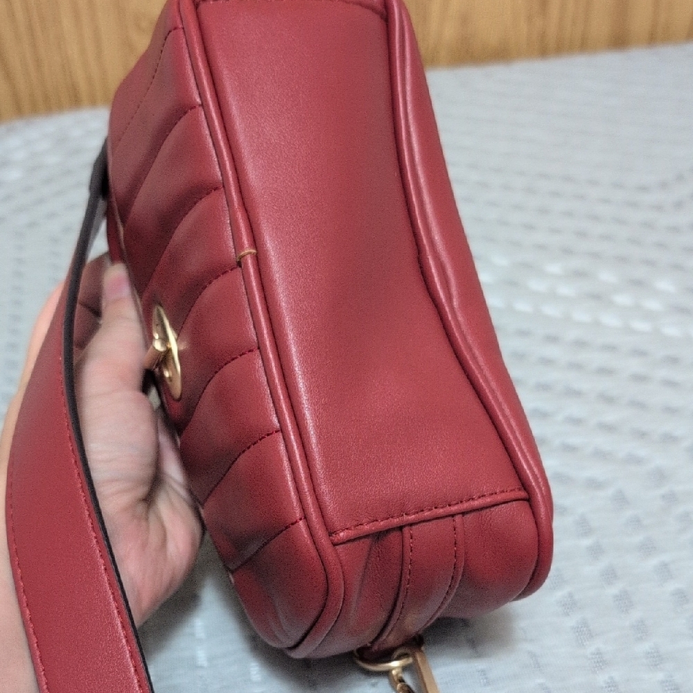 Elegant Red Crossbody Bag - Picture 7 of 9